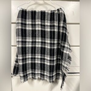 Black and White Blanket Scarf